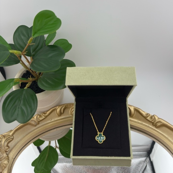 18k gold plated Elegant Lucky Alhambra Clover Necklace with LOGO - Picture 4 of 10